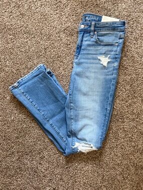 American Eagle Outfitters Light Blue Distressed high rise skinny kick